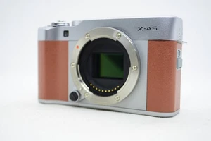 Fotocamera digitale mirrorless Fujifilm X-A5 - per ricambi/non funzionante - senza accessori - Foto 1 di 7