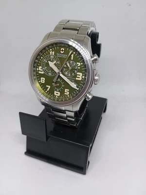 VICTORINOX 241288 SWISS ARMY WATCH GREEN DIAL CHRONOGRAPH STUNNING USED - Image 1 of 4