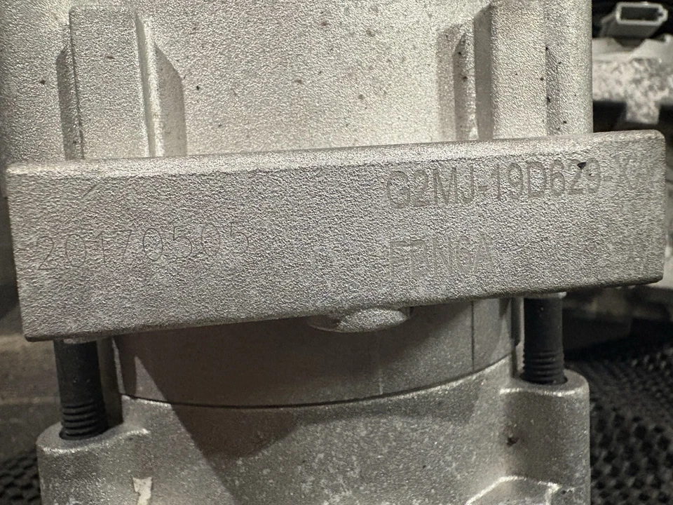 Compresor de aire acondicionado Ford Lincoln OEM G2MJ-19D629-XA Motorcraft - Explorer Edge Taurus Foto 1 de 3