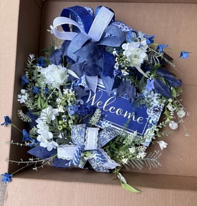 Corona Etsy per ogni stagione blu ghirlanda di benvenuto veranda floreale porta primavera NUOVA - Foto 1 di 1