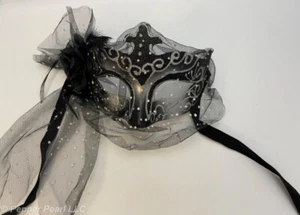 Maschera velo a pois nero e argento e maschera rosa - Foto 1 di 6