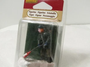 Lemax Christmas Village CLEARING A PATH #5204 Man Shoveling Snow   Figurine RARE - Picture 1 of 4