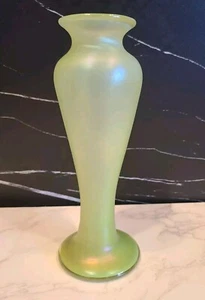 ZELLIQUE Green Iridescent Studio Art Glass Vase Signed 2001 8.5" x 3.25" EUC - Picture 1 of 10