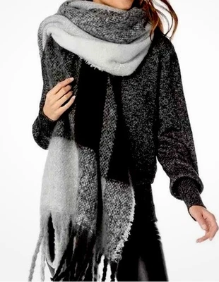 MICHAEL STARS Brush Hour Felpa y Acogedora Bufanda/Envoltura Bloque de Color Negro/Gris/Blanco Foto 1 de 4