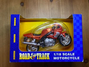 Road & Track escala 1:18 fundida a presión Triumph RS roja - Imagen 1 de 4
