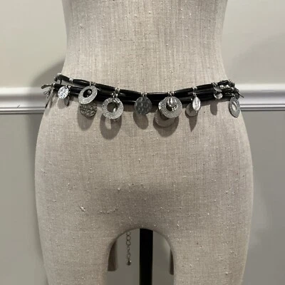 CHICO'S 3股黑色木珠银色金属吊饰腰带 — 第 1/4 张图片