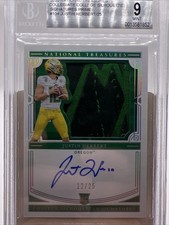 2020 National Treasures Collegiate Silhouette SignatureJustin Herbert /25 BGS 9 