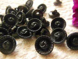 Lot 10 boutons anciens en verre noir travaillé à pied effet tissé 1,3 cm TA - Bild 1 von 4