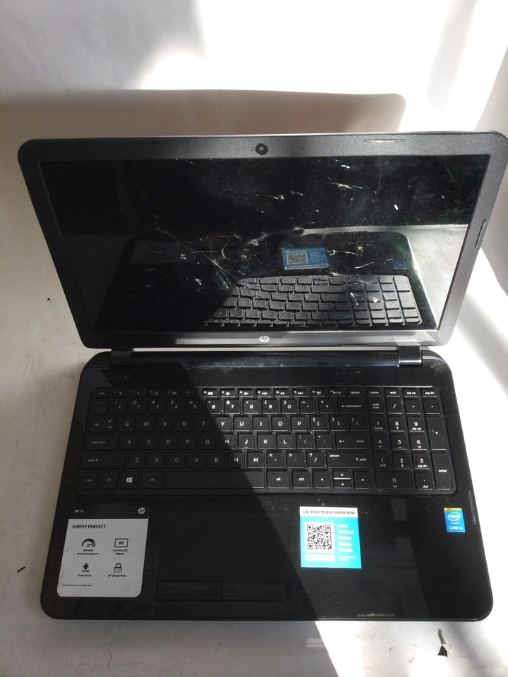 HP 15-R210DX - FOR PARTS - NO BOOT- SCREEN DAMAGE - INTEL I5 - NO RAM -READ-BB - Image 1 of 4