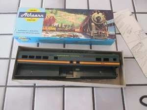 athearn NORTHERN PACIFIC vista dome passenger car HO SCALE - Picture 1 of 5