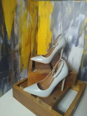 Zapatos Republic LA Leon Tacones Grises Foto 1 de 4