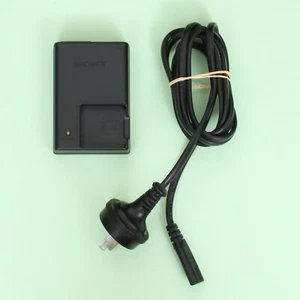 Cargador de batería genuino para cámara SONY BC-CSKA para baterías NP-BK1 o tipo K - Imagen 1 de 3