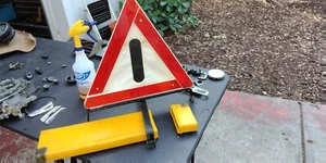 DAMBACH K23611 Mercedes EURO Hazard Warning Triangle 107 W123 W116 W/CASE YELLOW - Foto 1 di 6