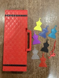 L.O.L. Surprise! O.M.G. Accessories - Red Locker with Key + Hangers - Picture 1 of 7