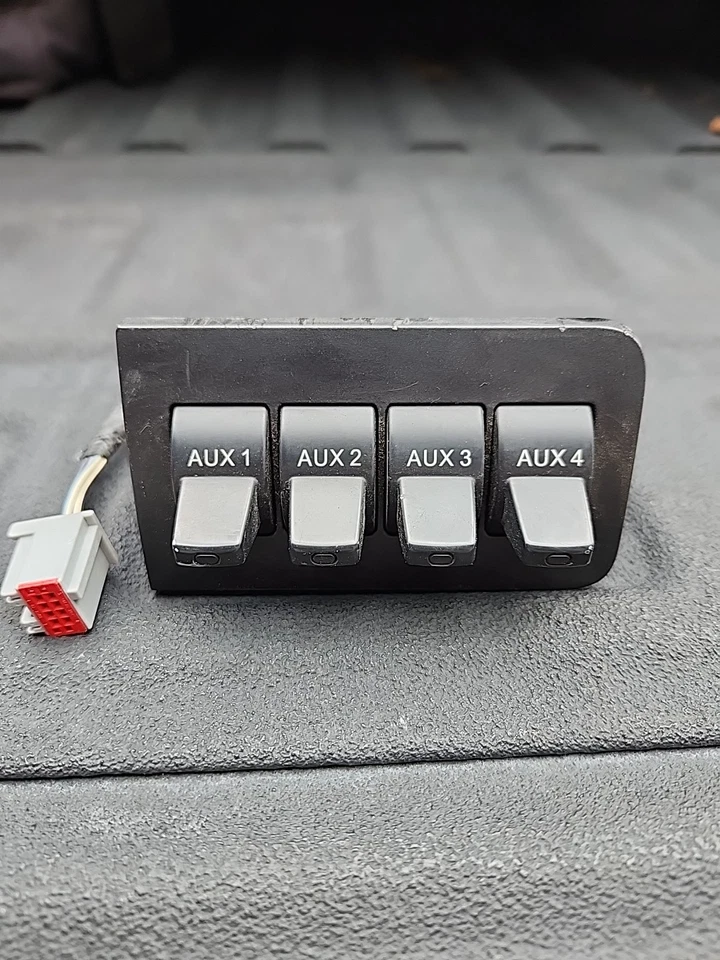 Interruptores auxiliares de montaje Ford Superduty 08-10 F-250 F-350 F-450 F-550 Foto 1 de 2