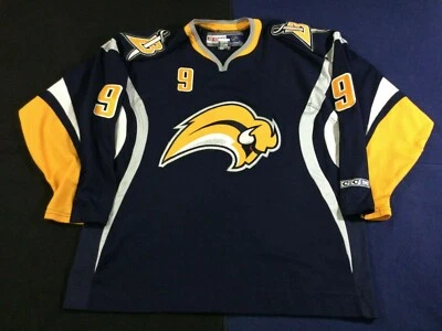 Buffalo Sabres Derek Roy #9 Hockey-NHL CCM Jersey SizeL - Image 1 of 4