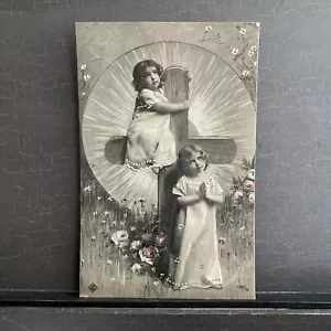 Cartolina fotografica francese colorata RPPC giovani ragazze croce religiosa con fiori - Foto 1 di 5