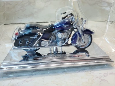 Maisto Avon HARLEY-DAVIDSON 1:18 Diecast Motorcycle 2000 FLHRC ROAD KING CLASSIC - Image 1 of 4