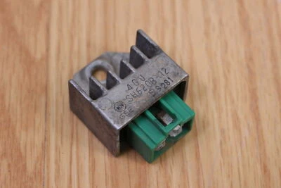 Regulador de tensão 2006 YAMAHA TTR50 - Imagem 1 de 4