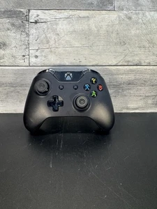 Genuine Microsoft Wireless Xbox One Controller Black Model 1697  - Untested - Picture 1 of 4