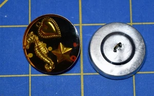 4061 Contemporary plastic button, seahorse and cute items in resin, shank, round - Picture 1 of 1