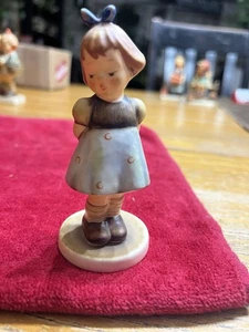 Vtg Figurine Goebel Germany-Two Hands, One Treat - Picture 1 of 6