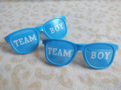 Par de gafas de sol TEAM BOY futuros padres familia revelación de género fiesta bebé azul Foto 1 de 4