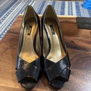 ECCO Peep Toe Pumps Black Crinkle Patent Leather EU 40 / US 9-9.5 NEW - Picture 1 of 7