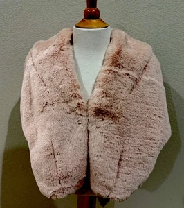 Eliza J Kunstfell Damen Gr. SM Cropped Capelet Shrug Schal Baby Rosa Ruhe Luxus - Bild 1 von 6