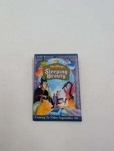 Vintage Walt Disney Dornröschen Pin Button - Bild 1 von 3