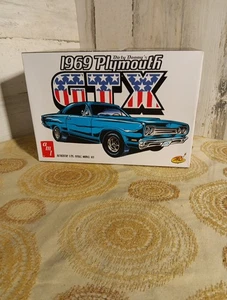 M2E sealed AMT 1969 Plymouth GTX DIRTY DONNY Model Kit 1:25 rare car - Picture 1 of 3