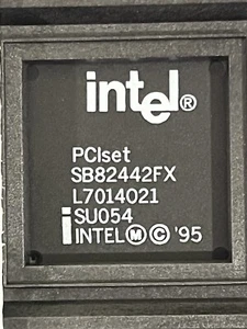 SB82442FX IC CIRCUITO MICROPROCESSORE 208 PQFP INTEL (LOTTO DI 1) - Foto 1 di 2