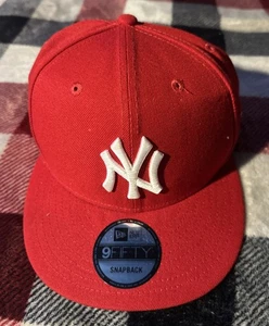 New York Yankees Era Red & White 9Fifty Team SnapBack Adjustable Hat  - Picture 1 of 6