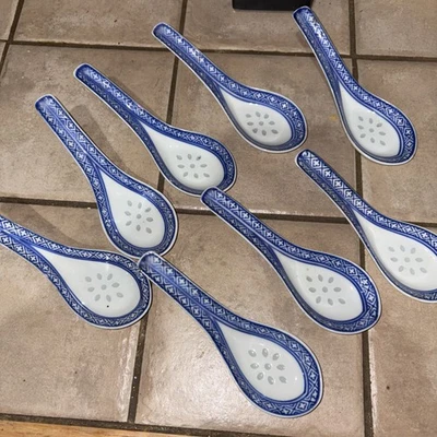 8 - Chinese Traditional Grain Eyes Blue Porcelain Ceramic Soup Ladle Spoon 9in - Image 1 of 4