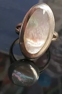 Silver Metal Mother of Pearl Oval Ring Size O Nacre - Picture 1 of 6