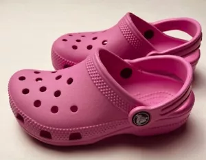NUEVO CON ETIQUETAS Niñas CROCS Algodón Caramelo Caramelo ROSA Zueco Zapato Sin Cordones C11 C13 J1 J2 J3 $40 - Imagen 1 de 3