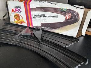 Aurora AFX 12" Radius 1/2 Banked Track boxed - Bild 1 von 2