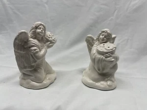 Salero y pimentero Angel blanco cerámica astillada en nariz 1995 McConnell Talus - Imagen 1 de 4