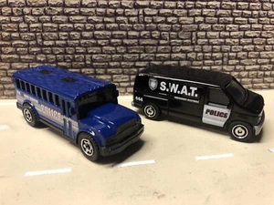 2 matchbox : ford panel van police s.w.a.t. : Inmate Transport Police Bus - Picture 1 of 11