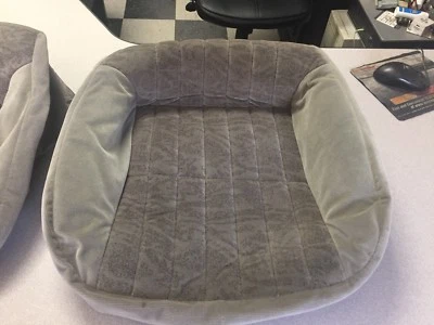 Cubierta de asiento inferior trasero Chevy Camaro 2000 2002 en tela gris medio. Foto 1 de 4