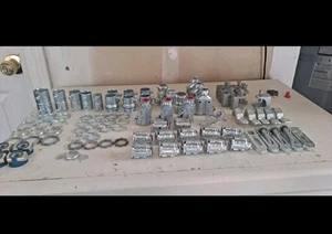 90 Stück gewerbliche Elektroteile - Bild 1 von 2