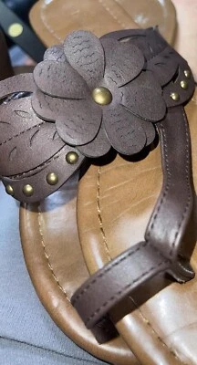 Nicole Ladies Size W8 Tan Brown Braided Faux Leather Flower Sandals Slide Flip - Image 1 of 4