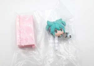 Vocaloid Hatsune Miku 1" mini conector para auriculares enchufe antipolvo figura juguete - Imagen 1 de 2