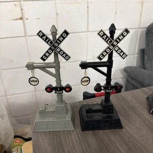 2x Vintage MARX O Gauge #1426 Railroad Twin Light Crossing Flasher Train Signal - Picture 1 of 6