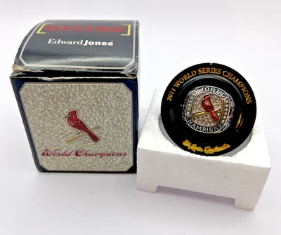 Anillo réplica Busch SGA 4-14-12 de campeones de la Serie Mundial de los Cardenales de San Luis 2011 Foto 1 de 4