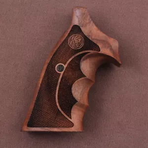 Marchio KSD, 357 Impugnatura in noce rotonda compatibile con mozzo rotondo 357 Magnum - Foto 1 di 1