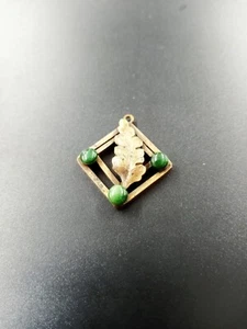 Vintage Gold Tone Leaf And Green Stone Necklace Pendant. - Picture 1 of 3