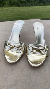 Gucci Sandalen Pantoletten mit goldenem Absatz und kleiner Schleife Akzent, 8,5B - Bild 1 von 13