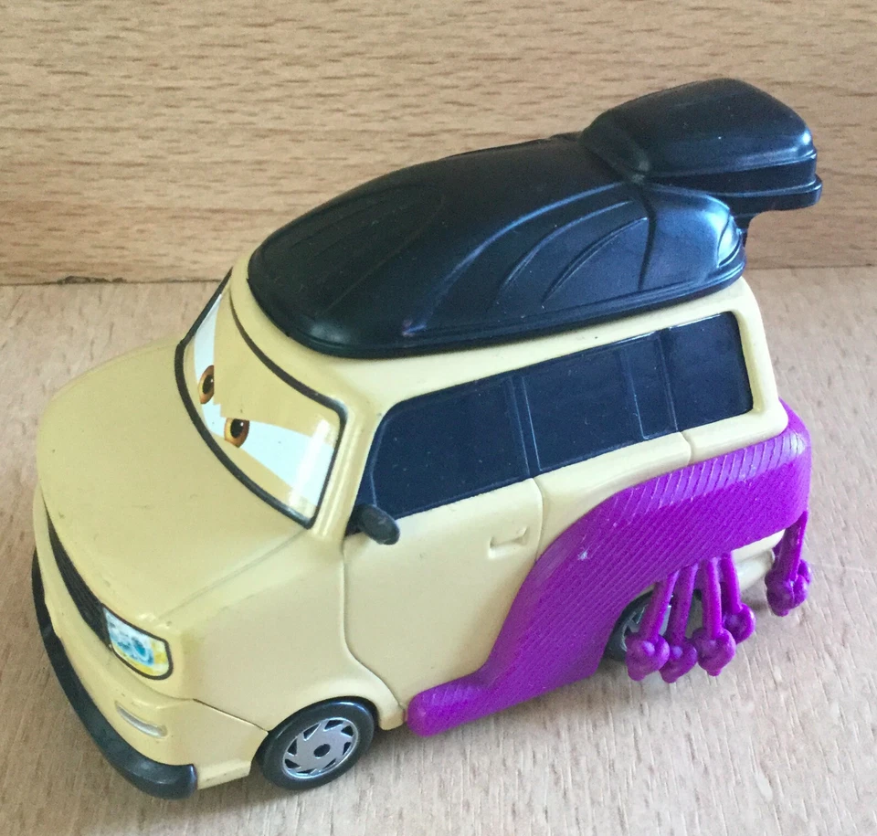 VOITURE METAL DIE CAST DISNEY LE MONDE DE CARS : LE SUMO TORI VIOLET - Photo 1/1