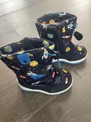 Bota Equick para niños pequeños Foto 1 de 4